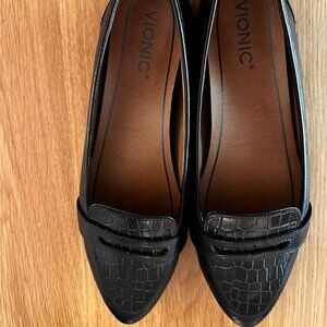 Vionic Black Croc-Embossed Flat Loafers for Women Size 8.5/ EU 40